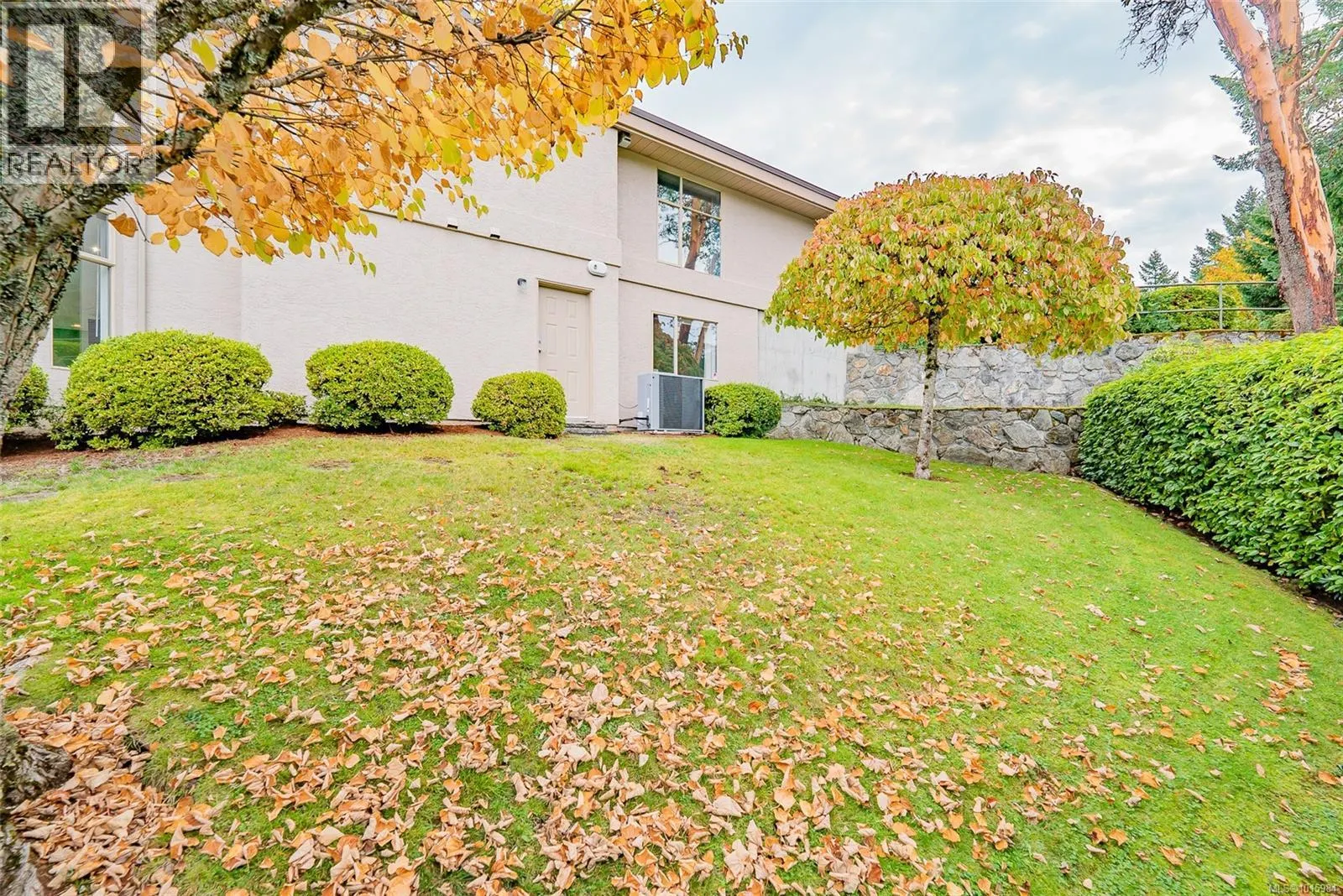 11 4991 Bella Vista Cres