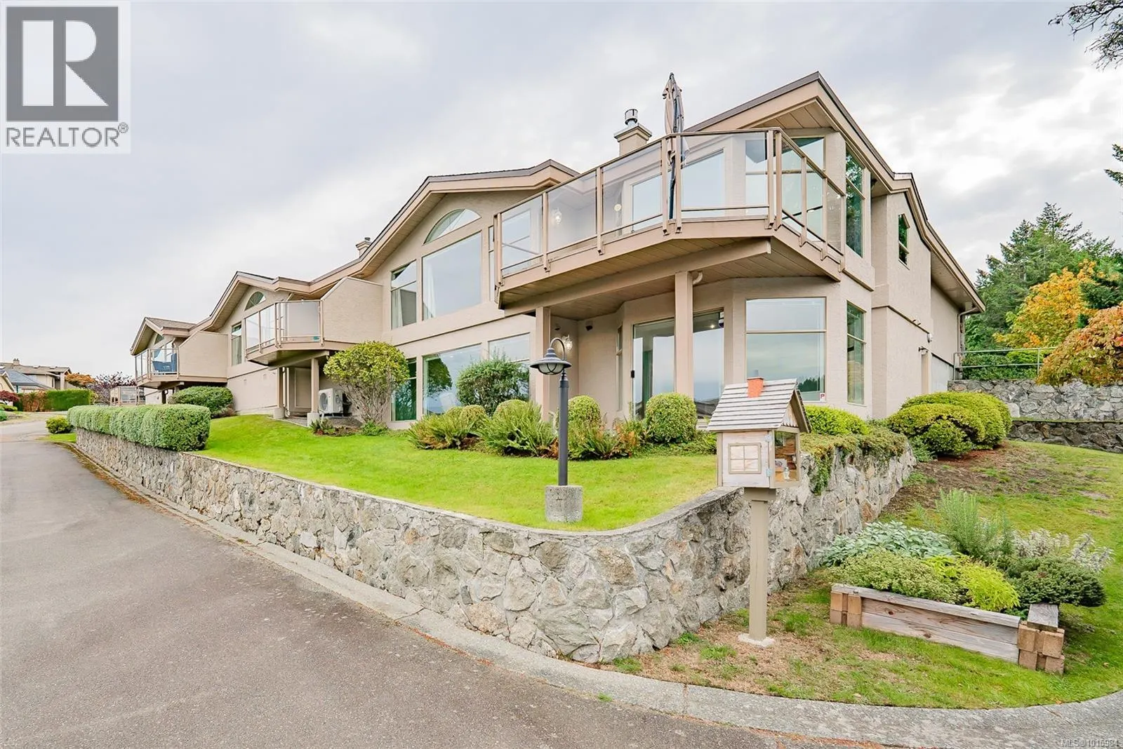 11 4991 Bella Vista Cres