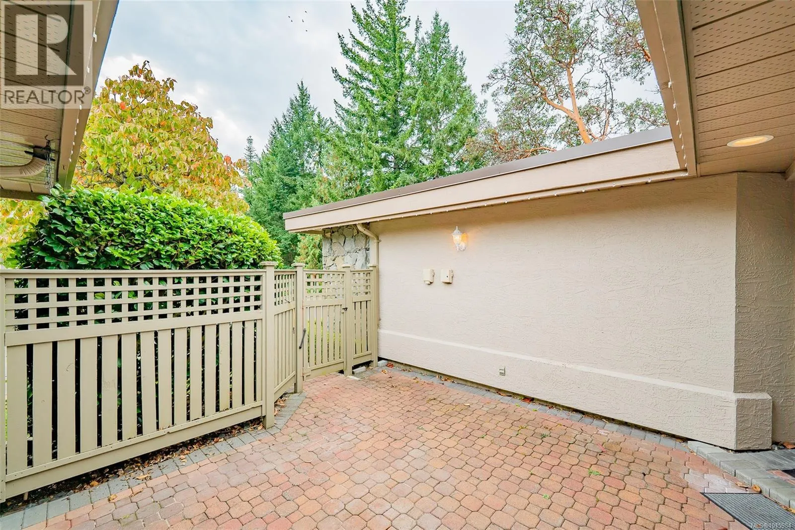 11 4991 Bella Vista Cres