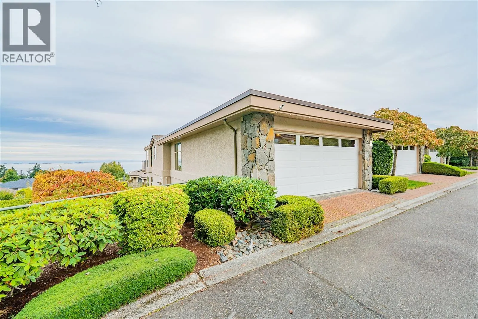 11 4991 Bella Vista Cres