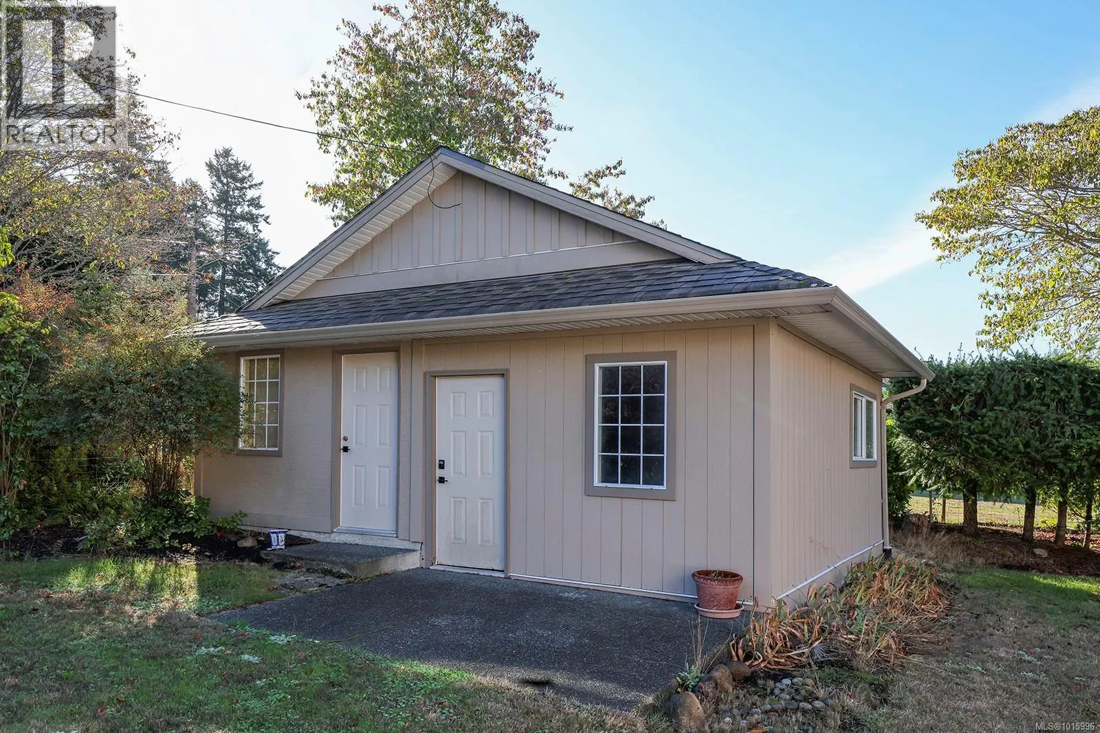 1225 Walter Gage St