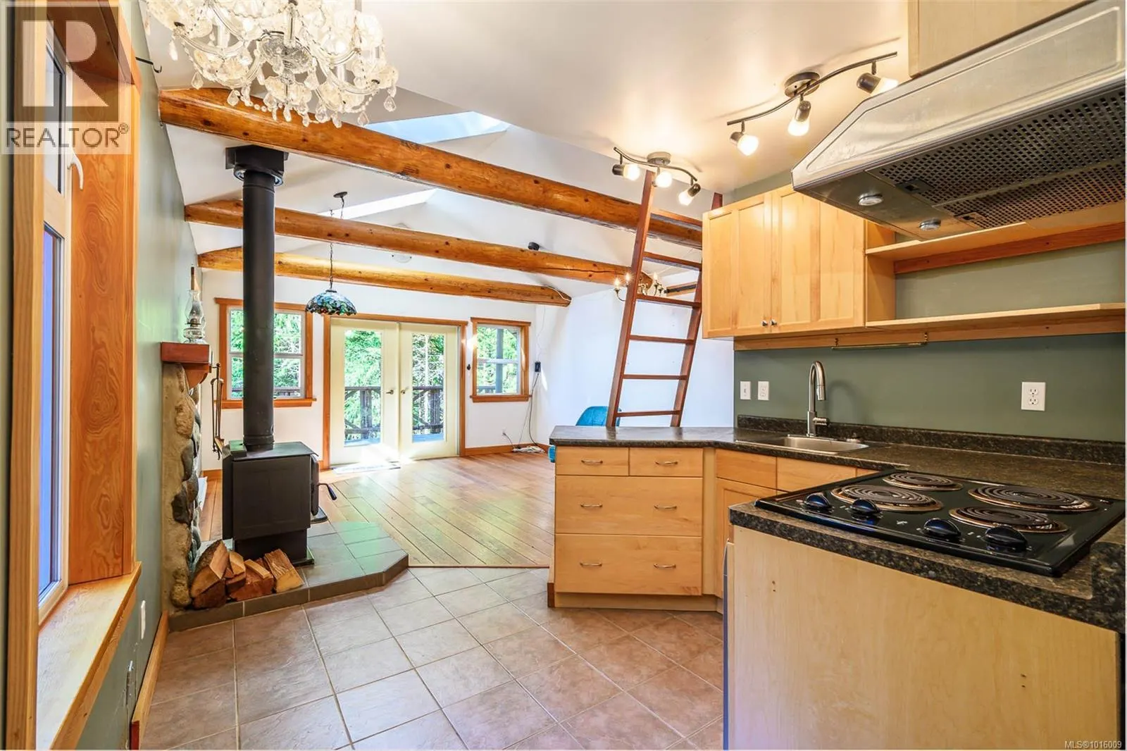 584 Sabre Rd