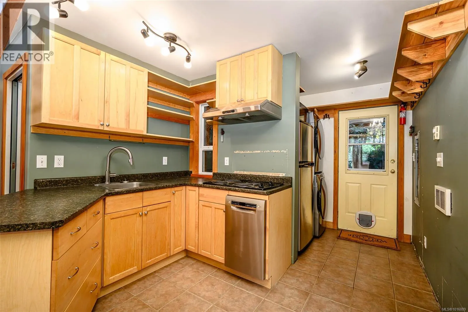 584 Sabre Rd