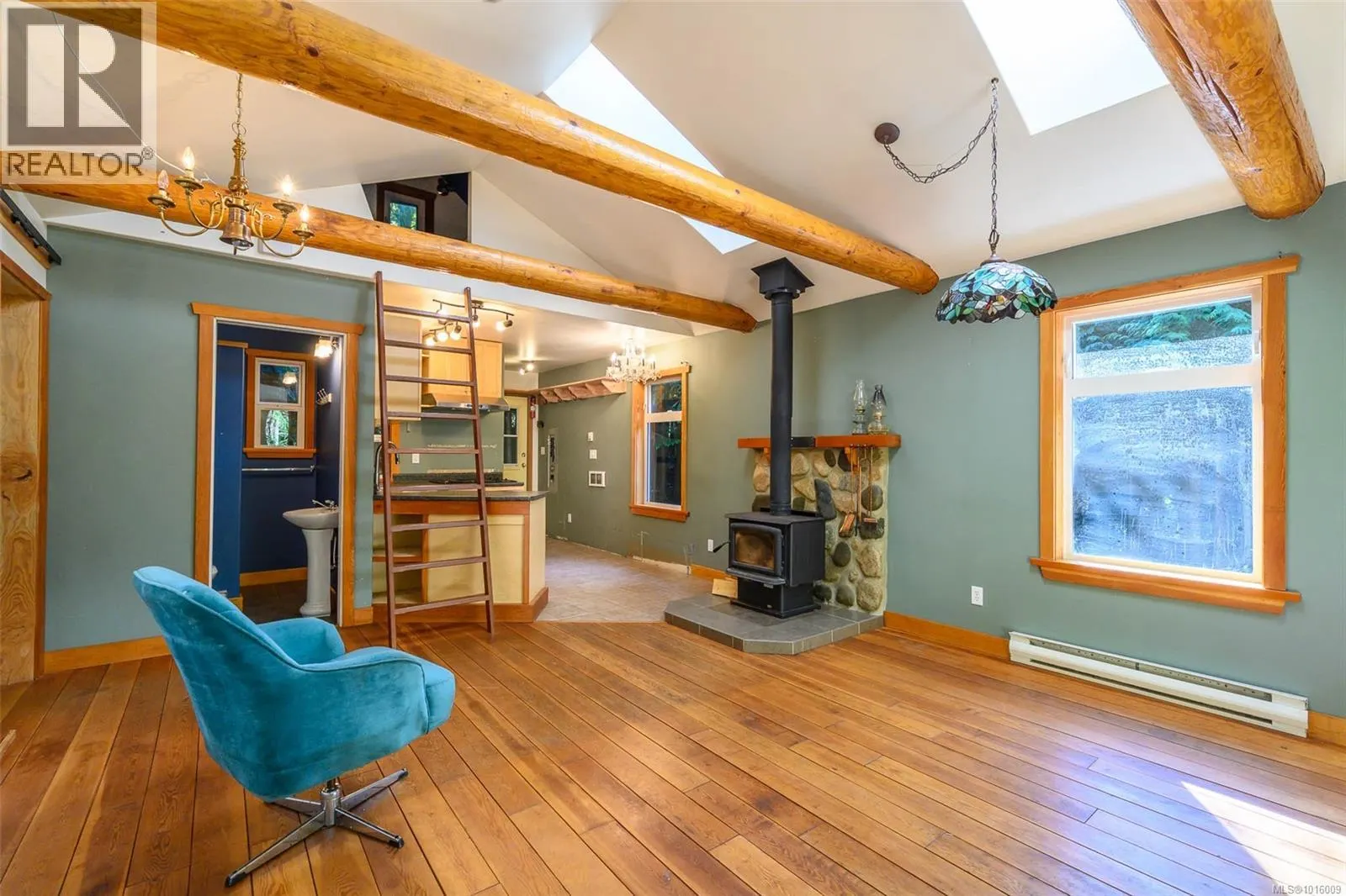 584 Sabre Rd