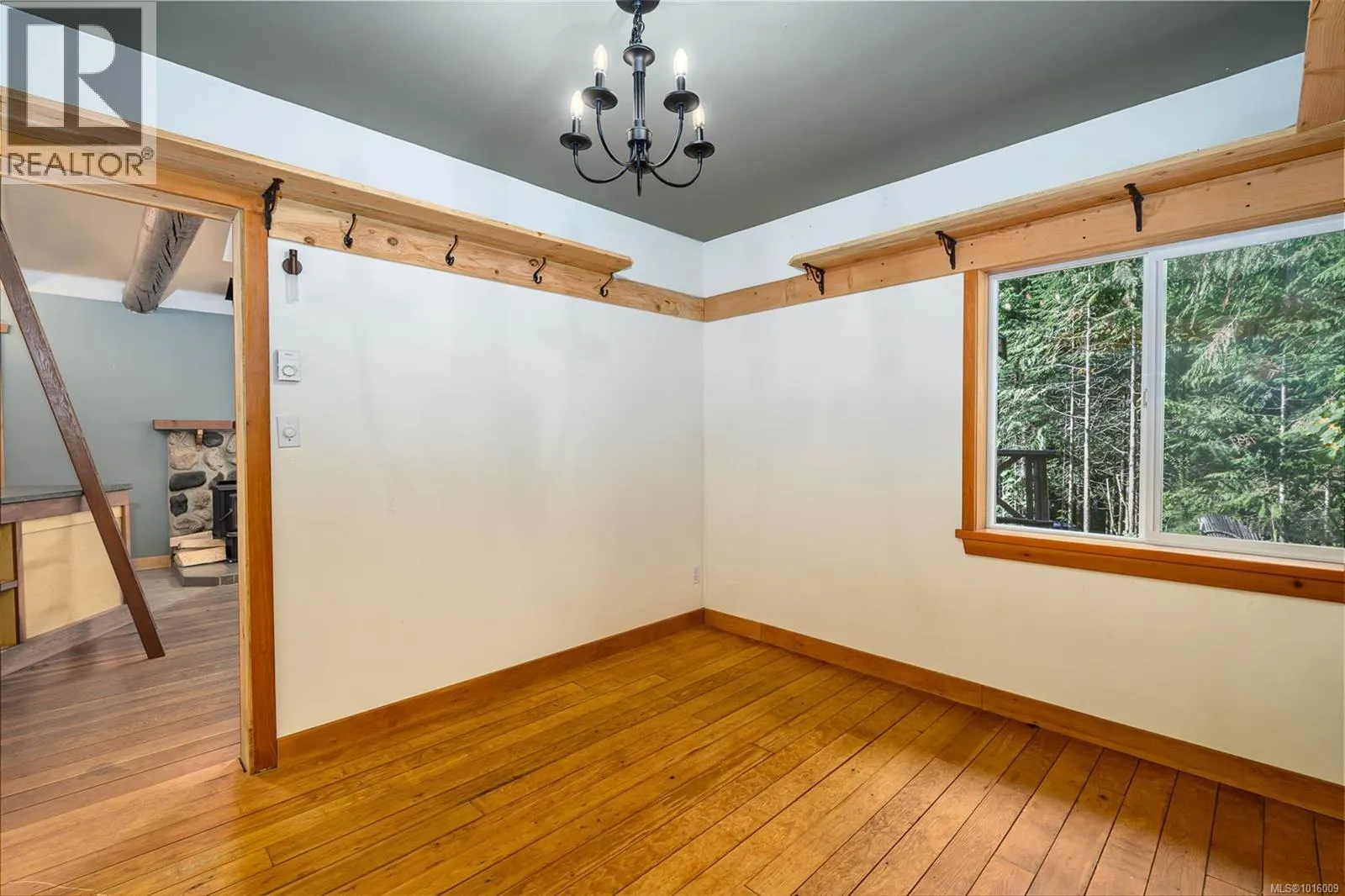584 Sabre Rd