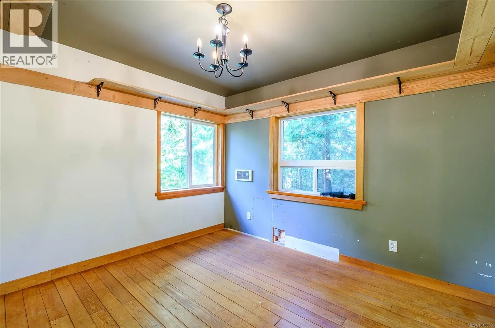 584 Sabre Rd