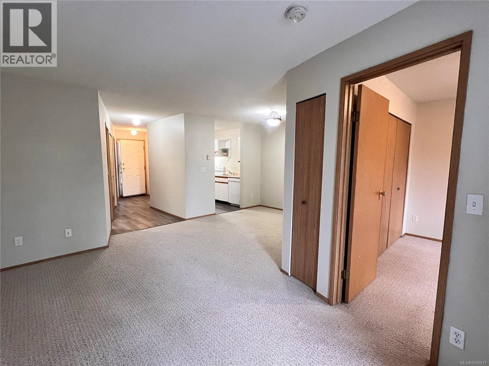 206 3089 Barons Rd