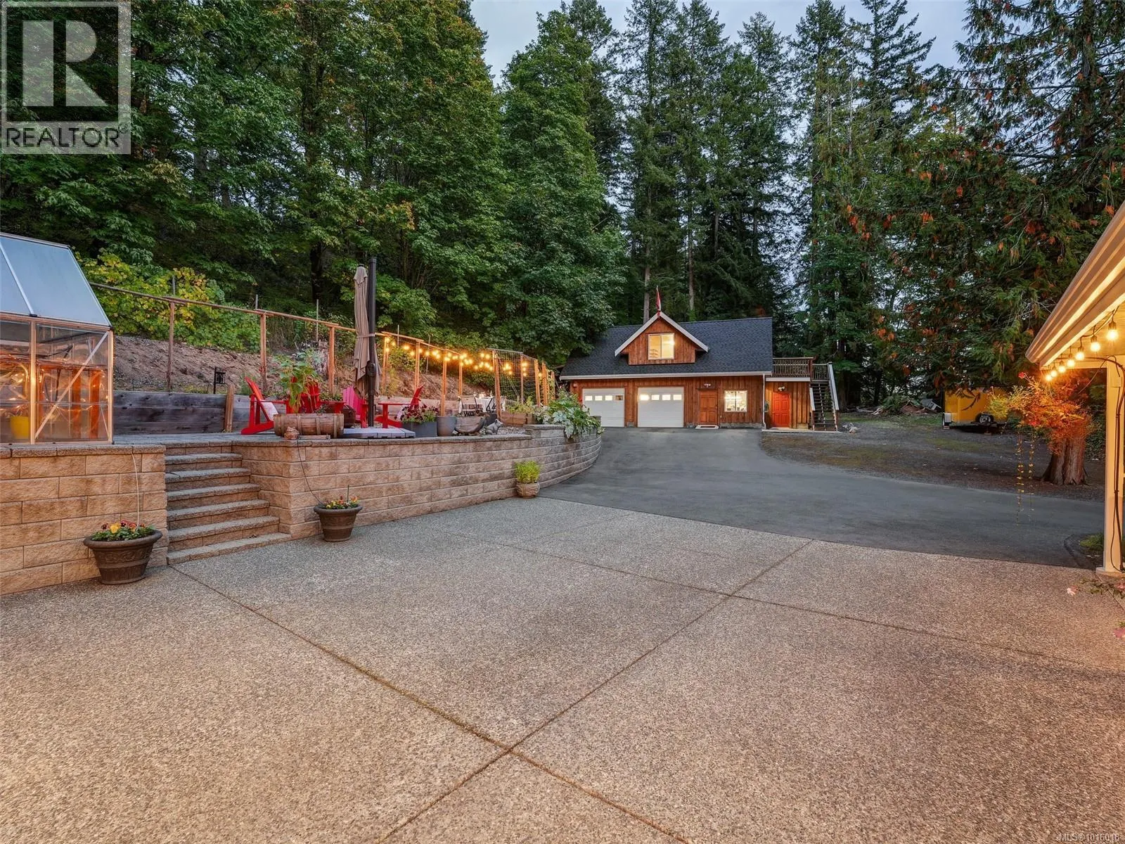 6583 Wallace Dr