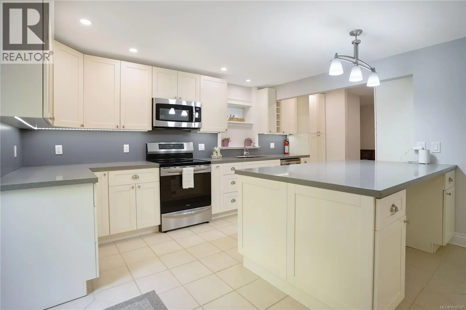 2510 Kinnoull Cres
