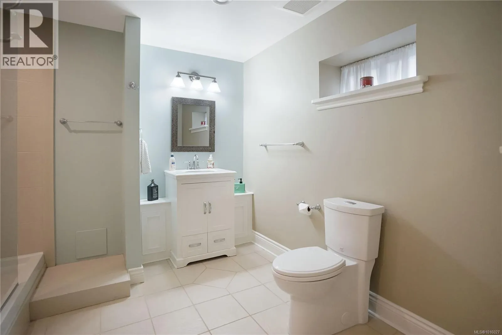 2510 Kinnoull Cres