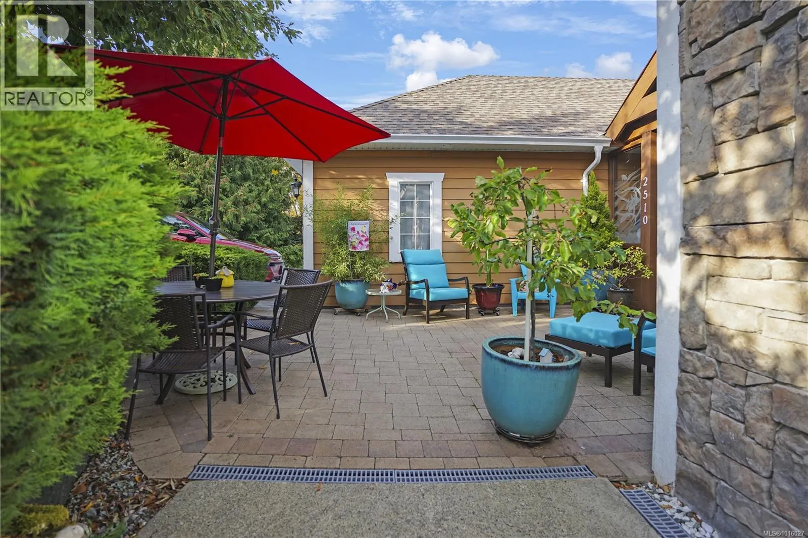 2510 Kinnoull Cres