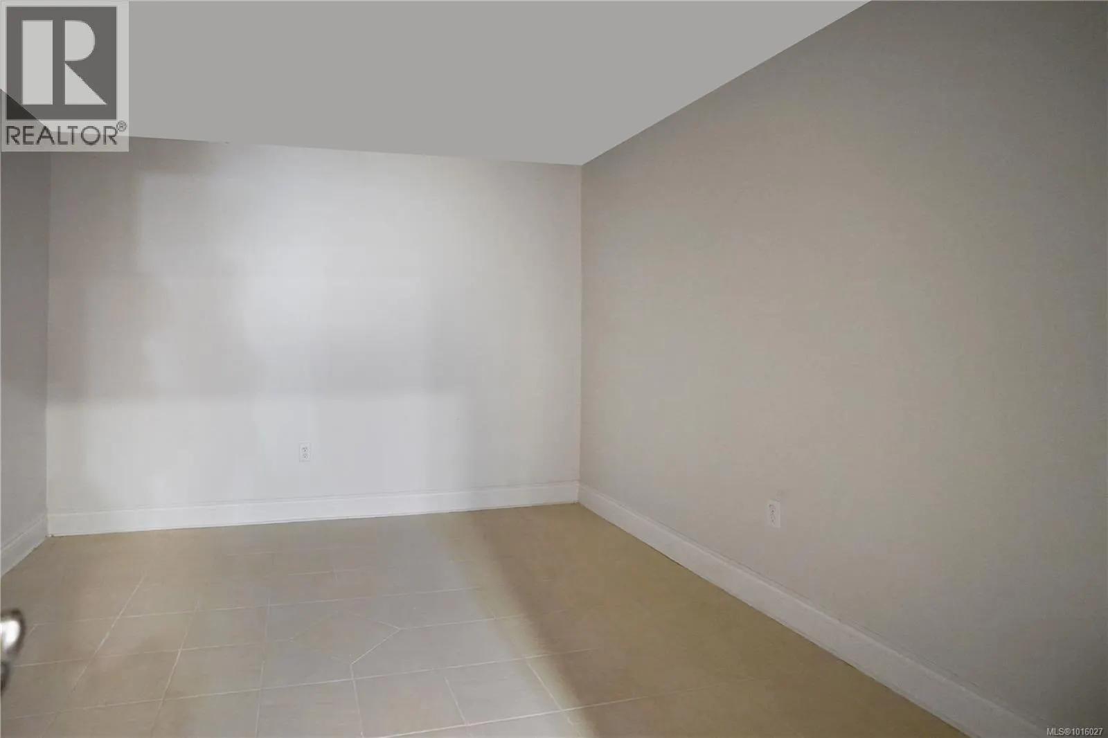 2510 Kinnoull Cres