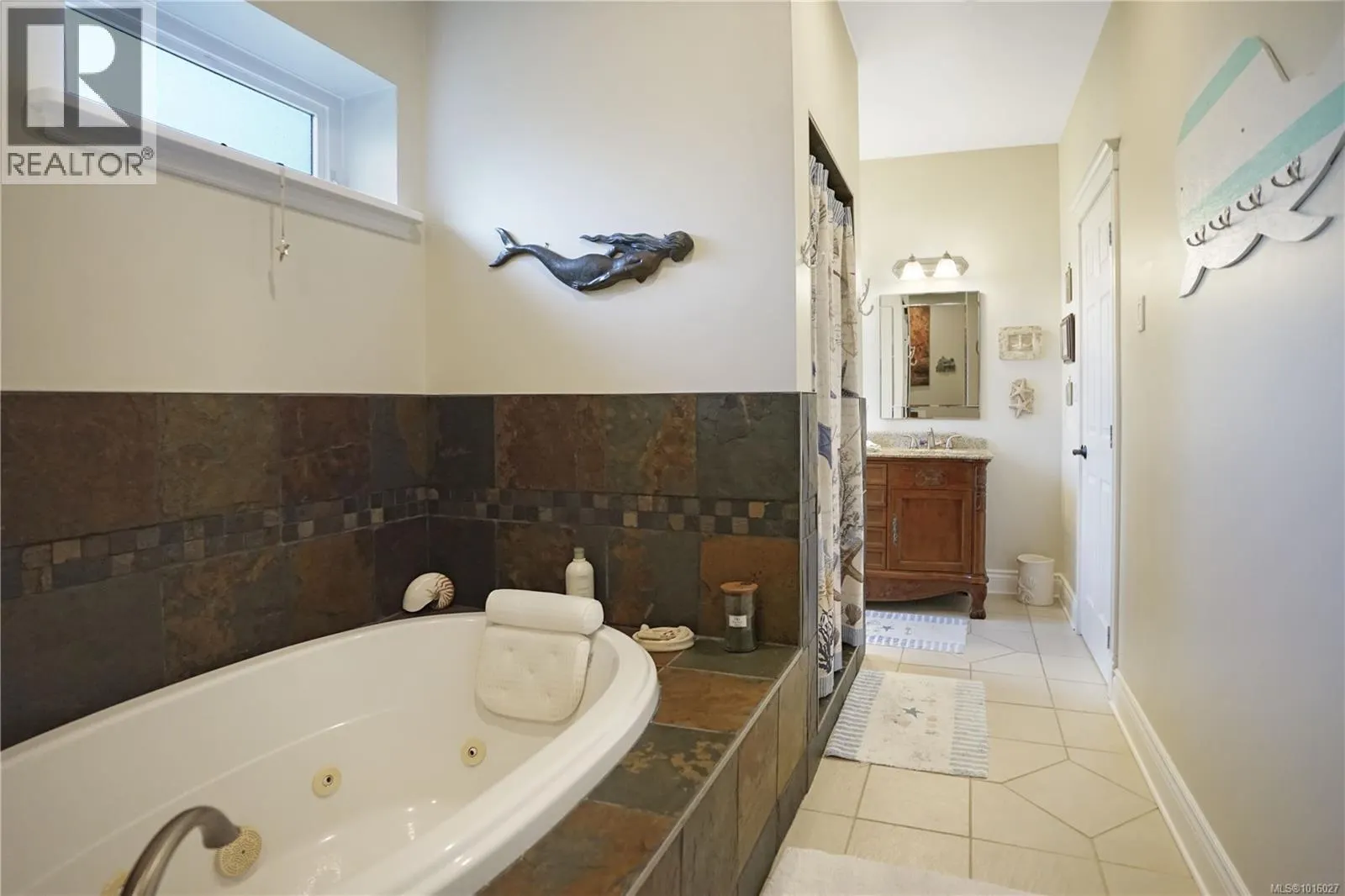 2510 Kinnoull Cres