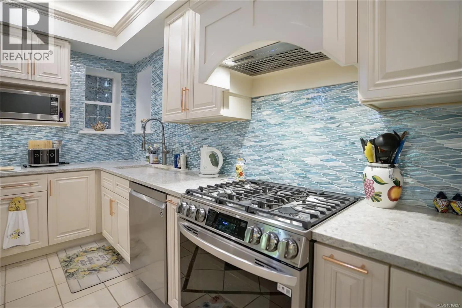 2510 Kinnoull Cres