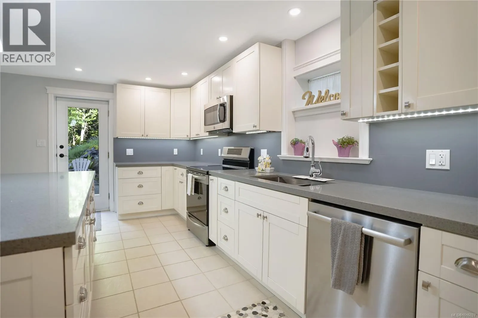 2510 Kinnoull Cres