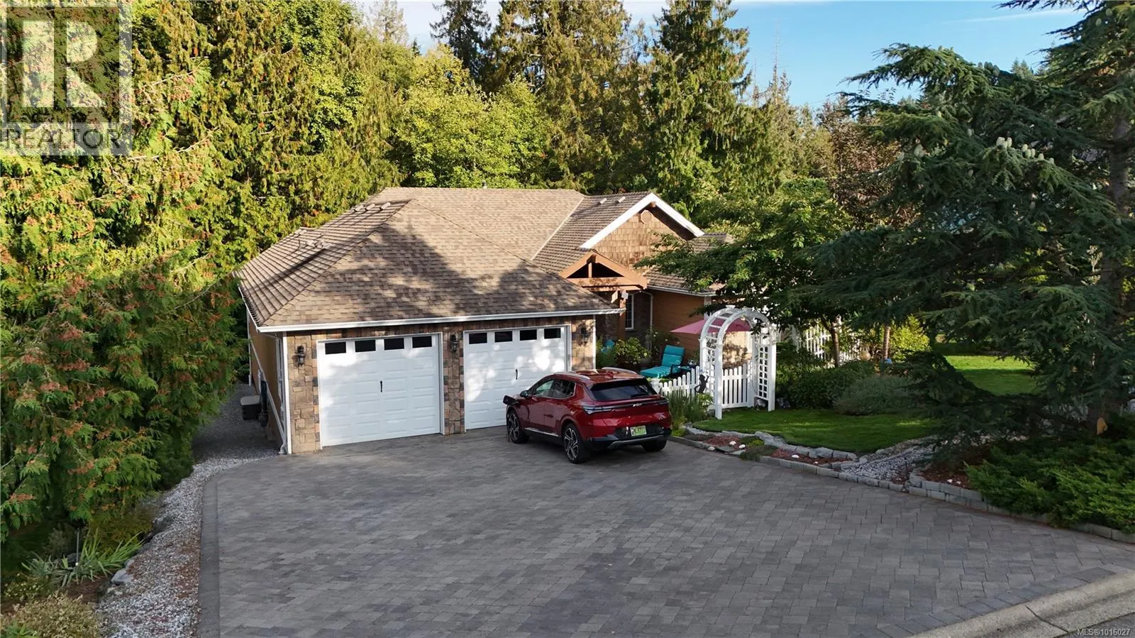 2510 Kinnoull Cres