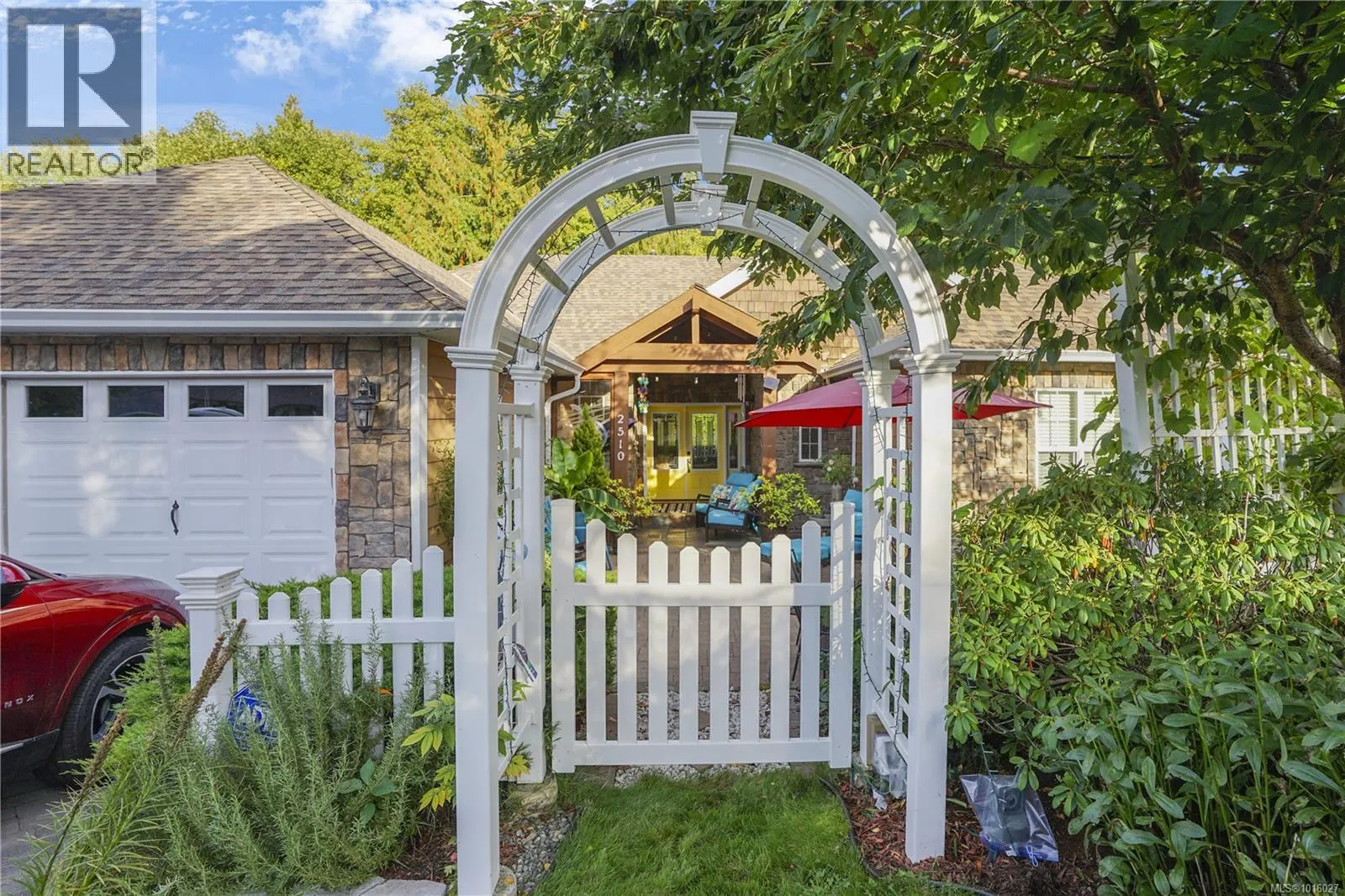 2510 Kinnoull Cres