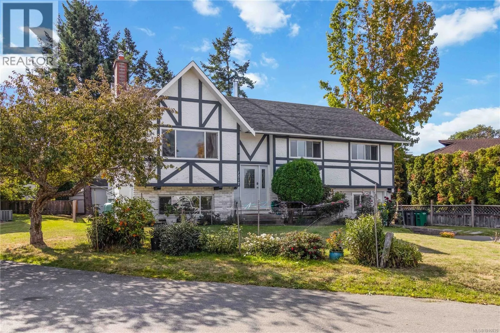 1817 Hartwood Pl