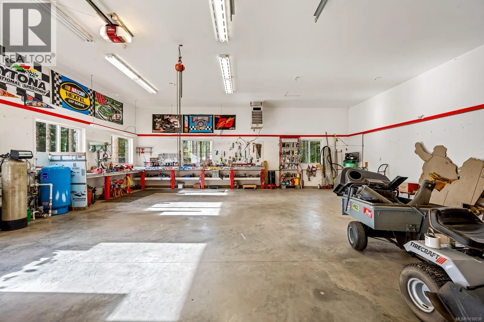 1294 WILLIAMS BEACH Rd