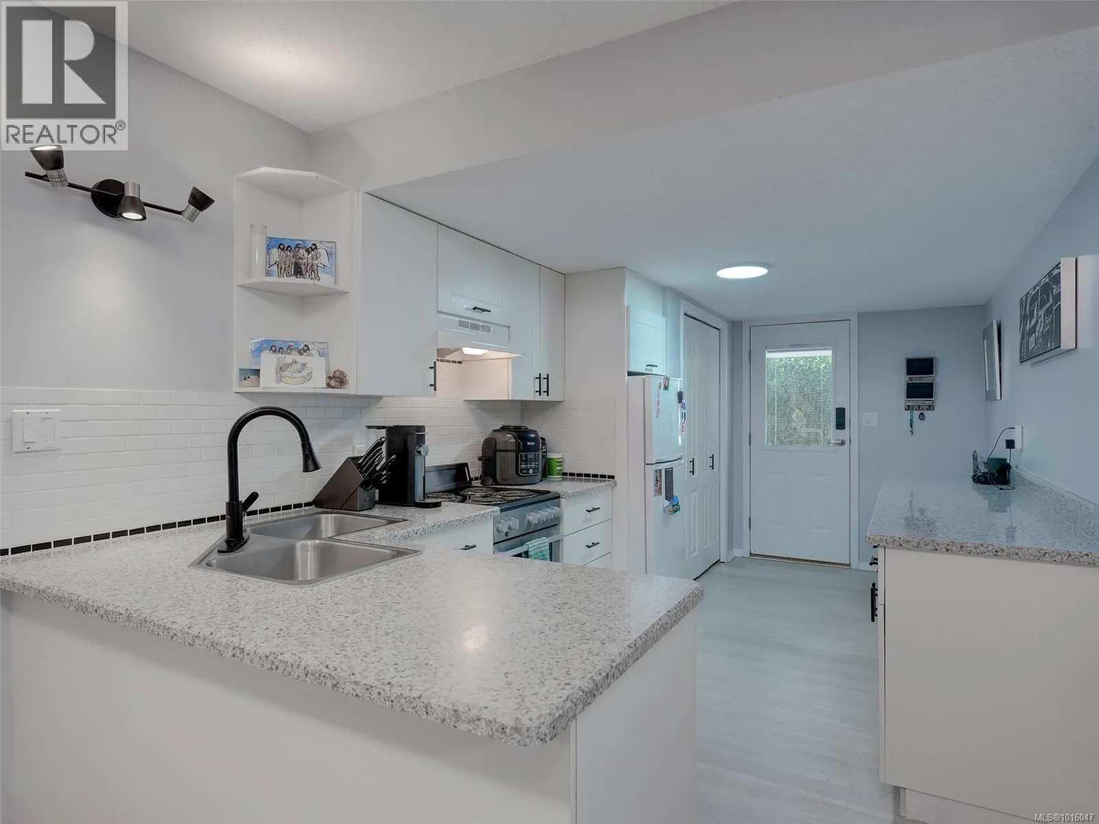 6428 Bella Vista Dr