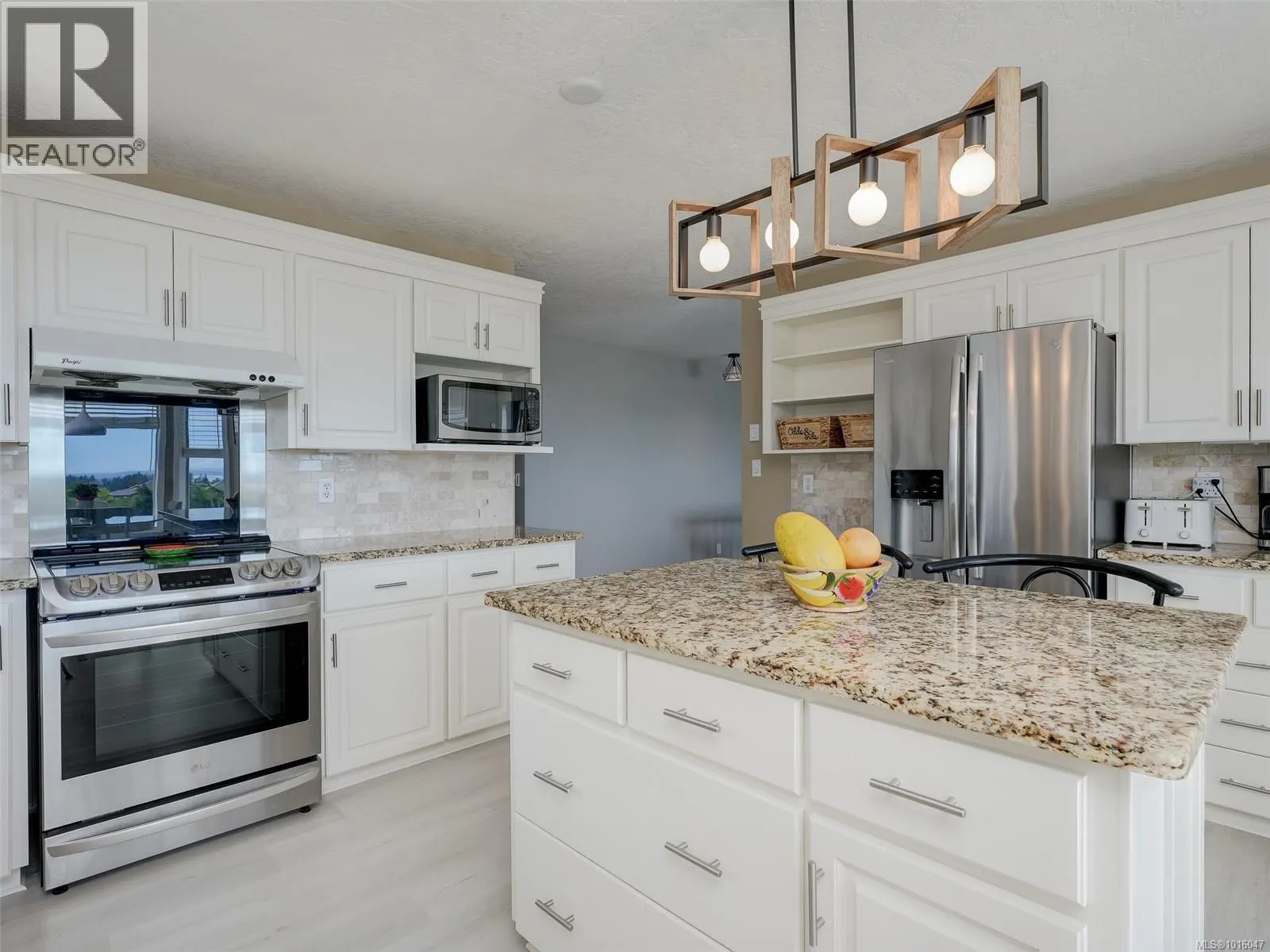 6428 Bella Vista Dr