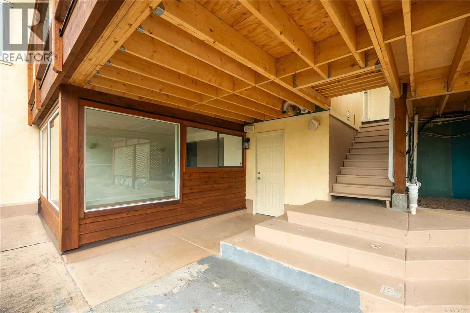 2439 Calais Rd