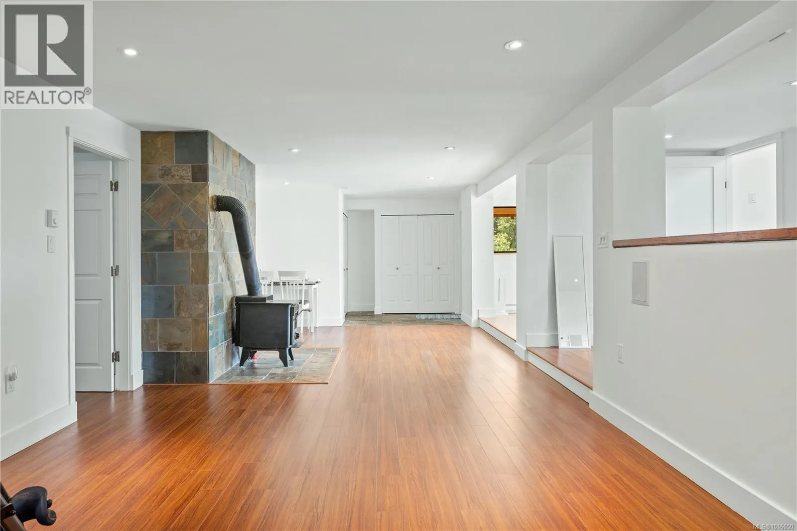 2439 Calais Rd