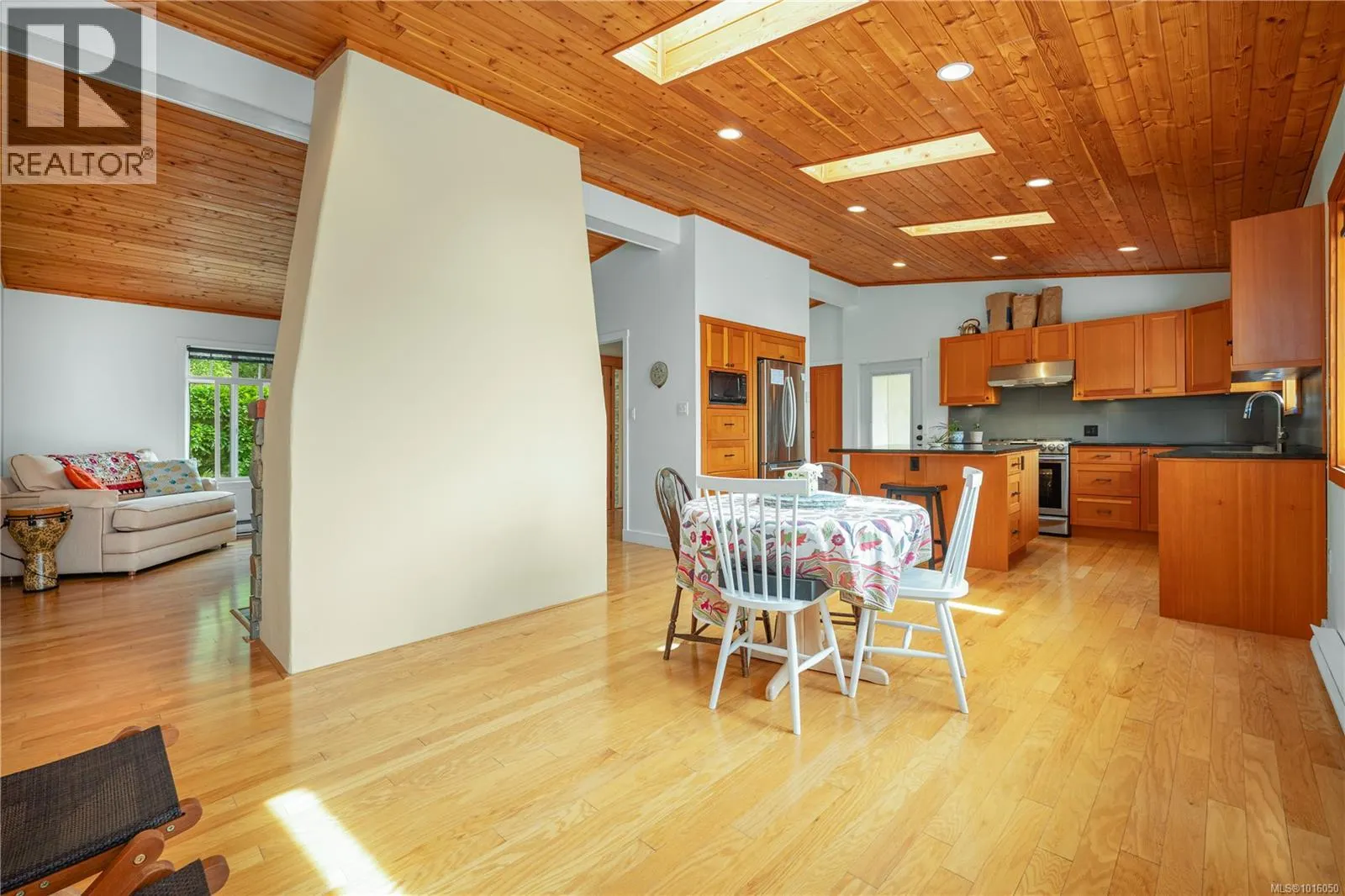 2439 Calais Rd