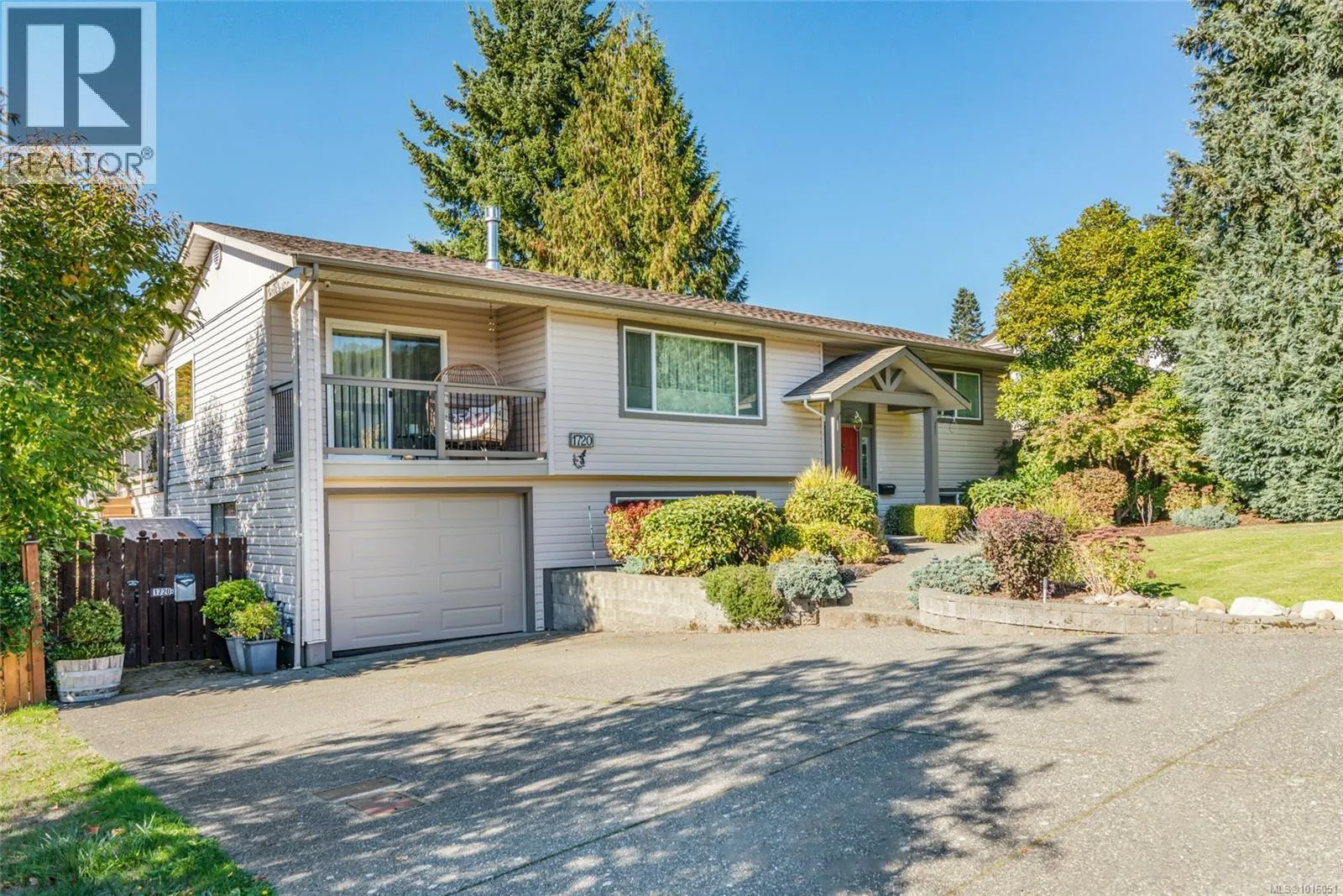 1720 McLauchlin Dr