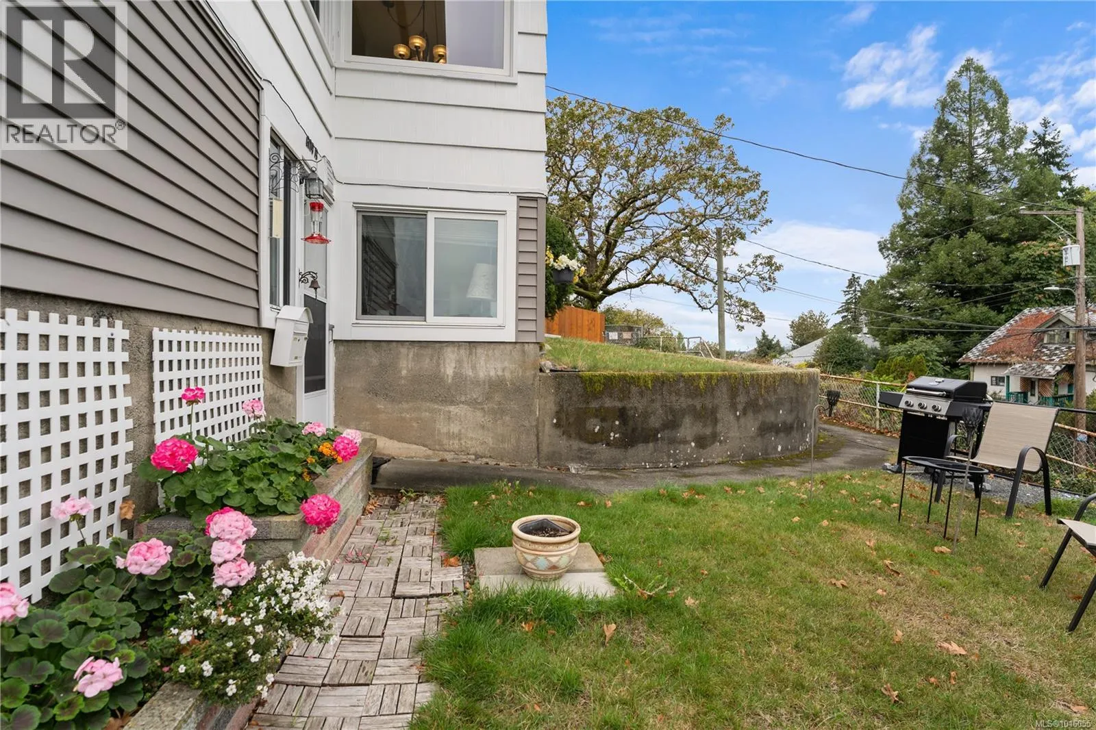609 Milton St