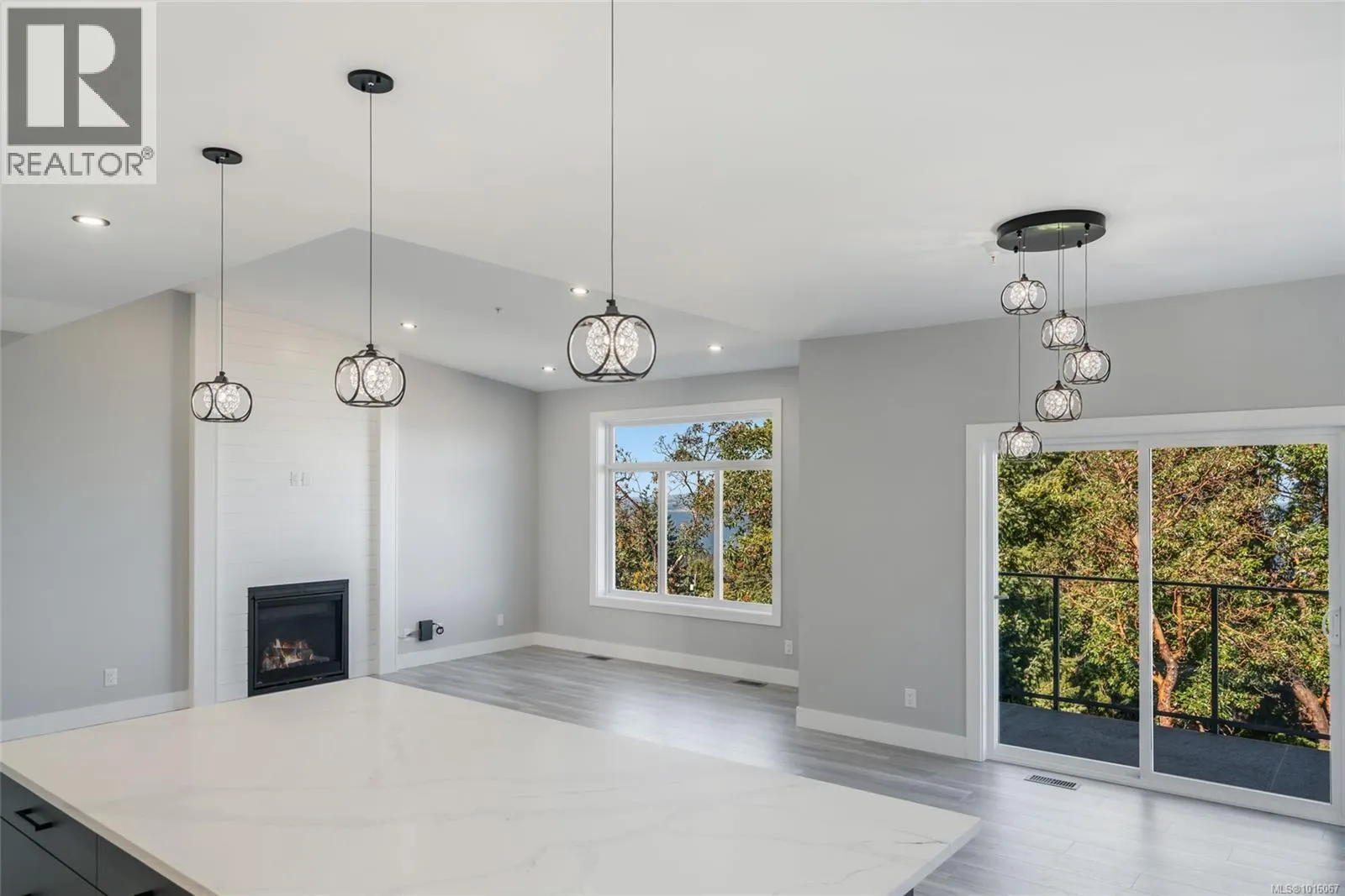 124 Hawk Point Rd