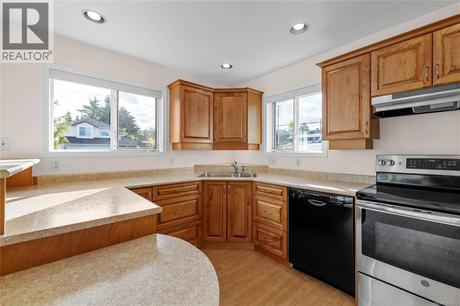 6283 Invermere Rd