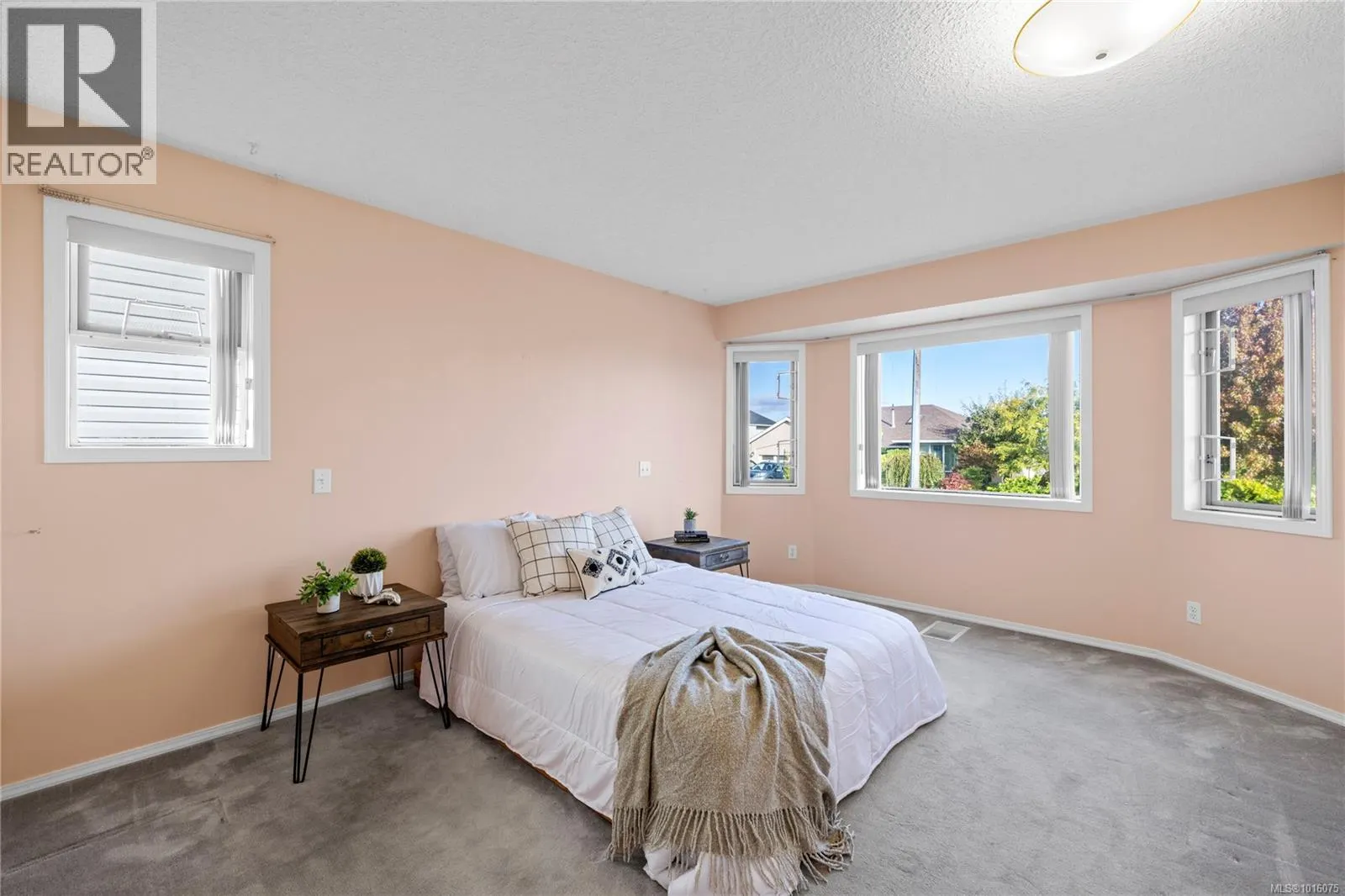 6283 Invermere Rd