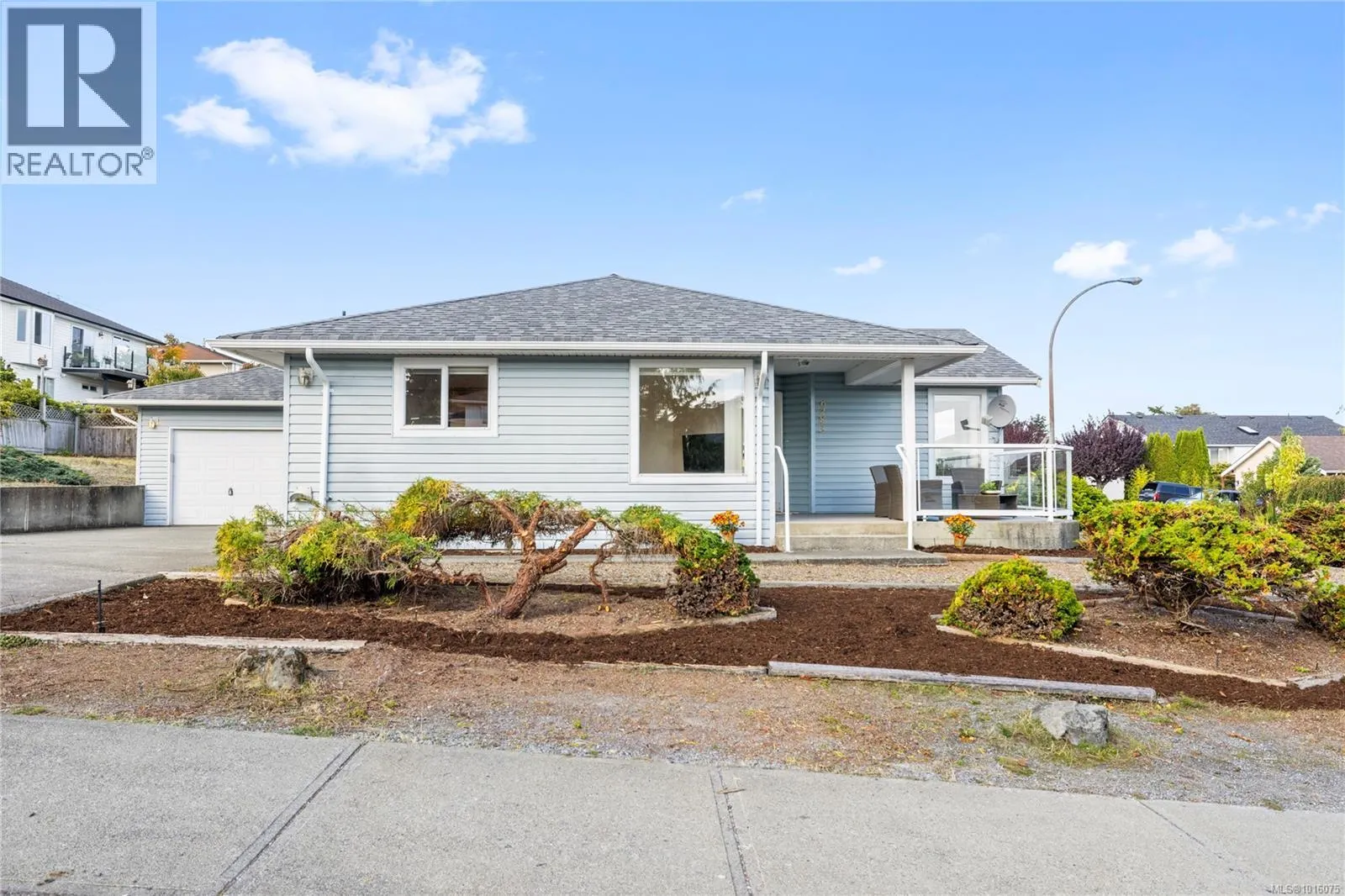 6283 Invermere Rd