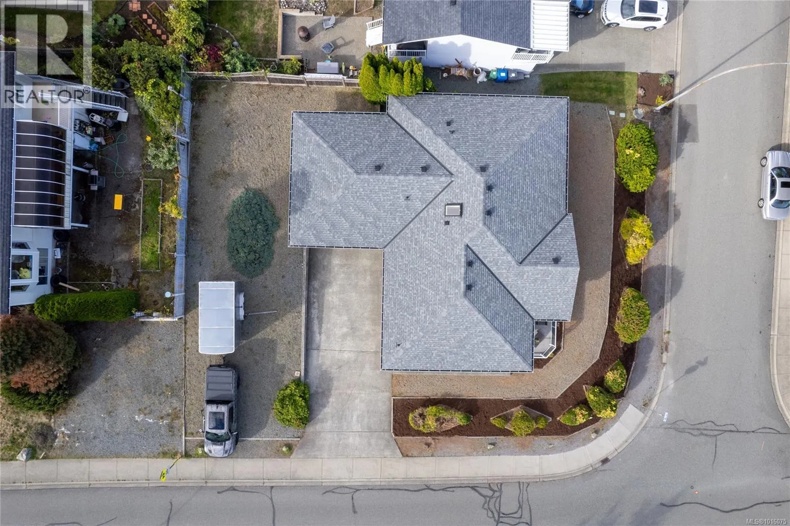 6283 Invermere Rd
