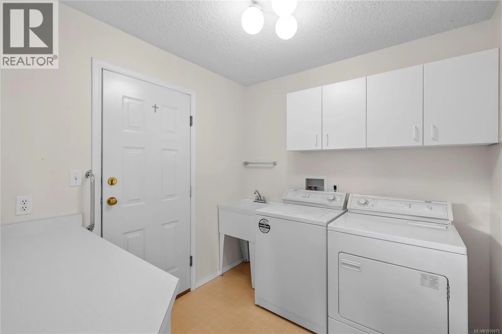 6283 Invermere Rd