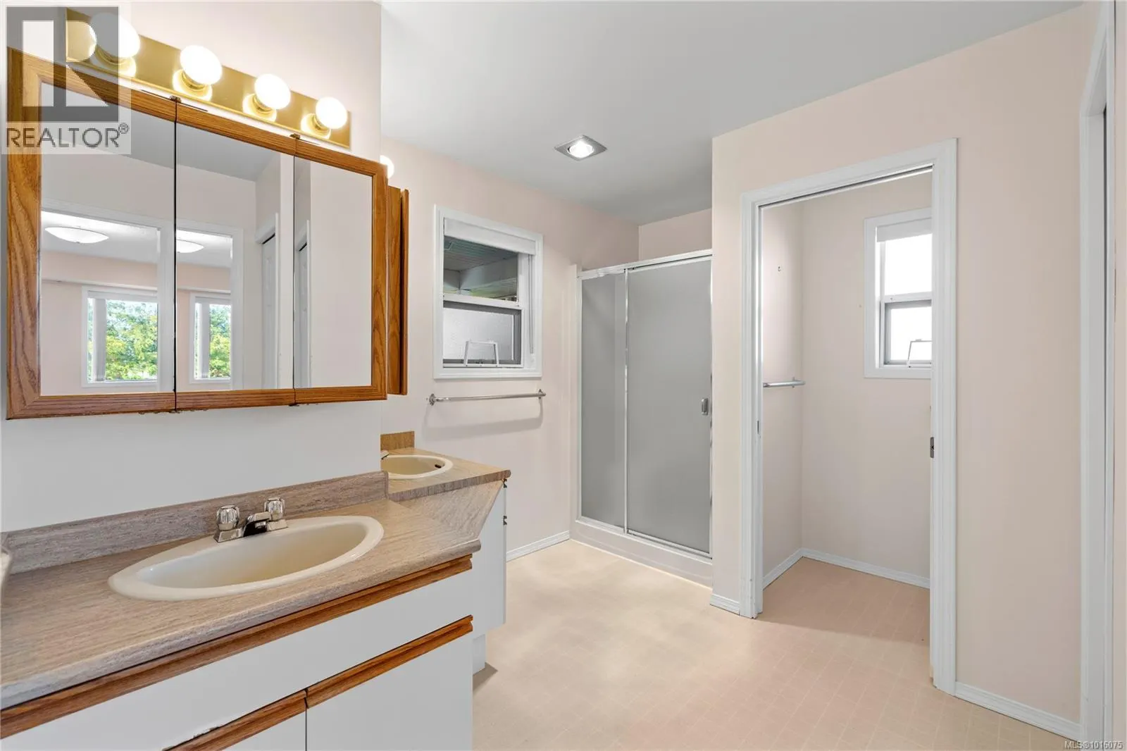 6283 Invermere Rd