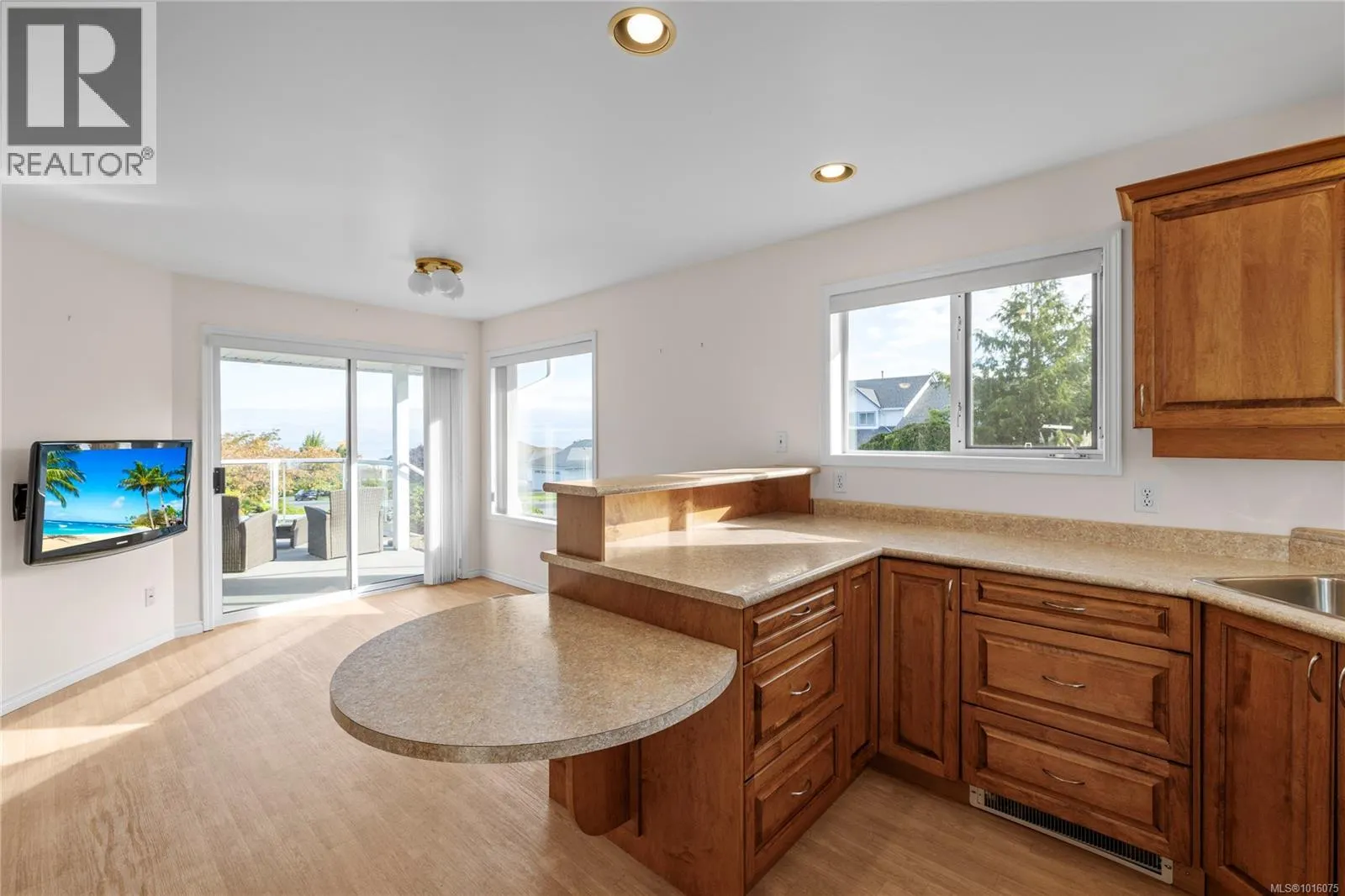 6283 Invermere Rd