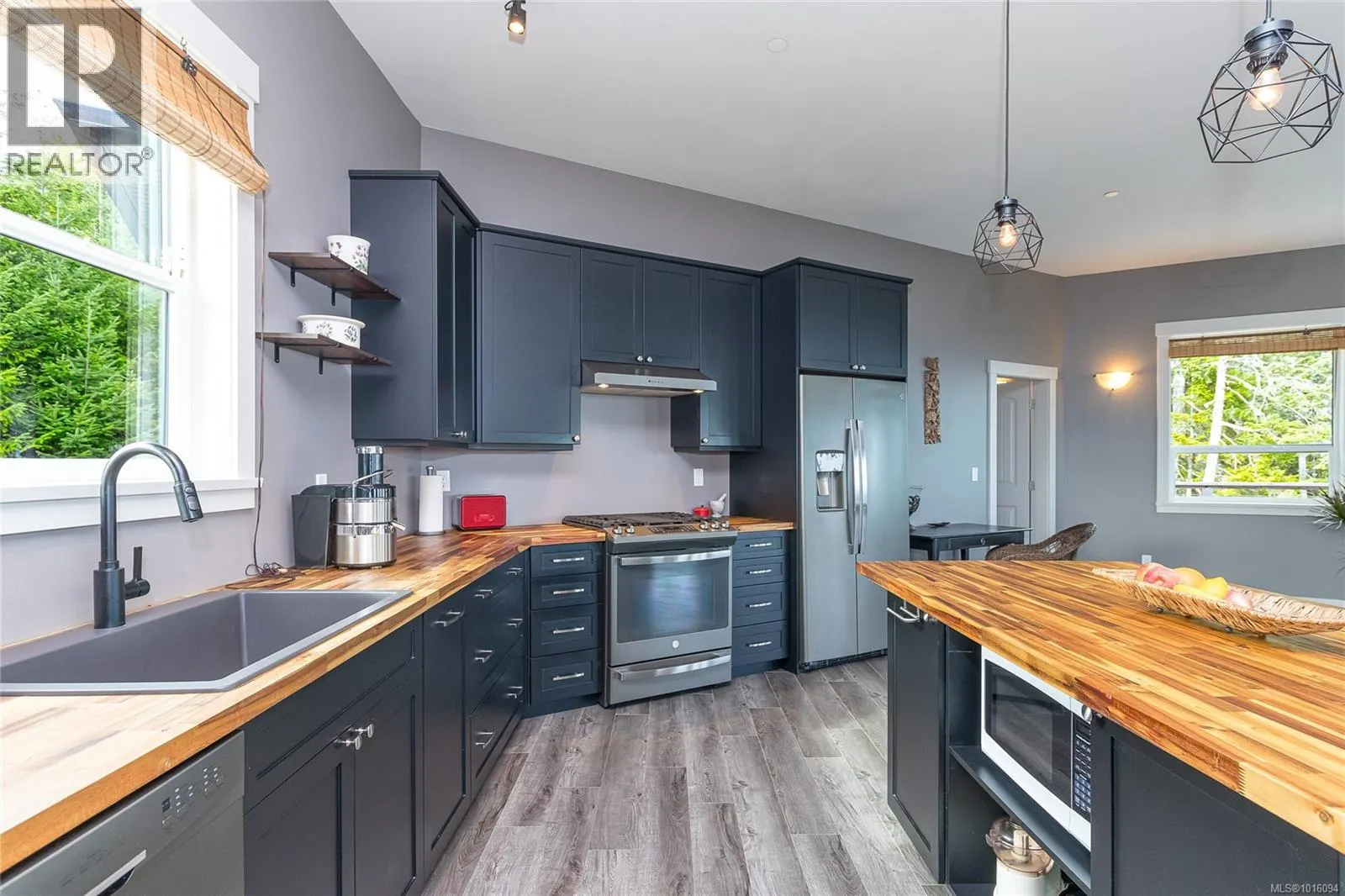 1490 Finlayson View Pl