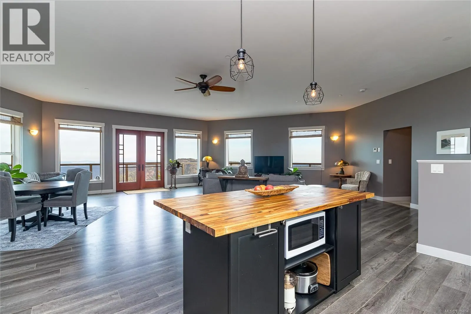 1490 Finlayson View Pl