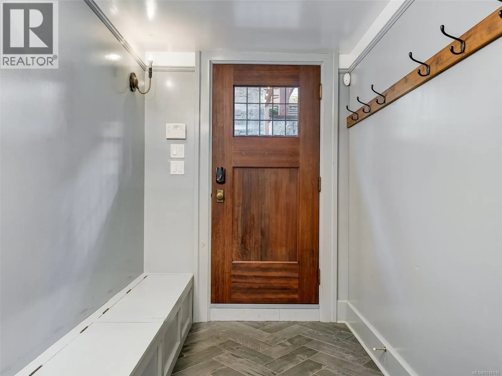 943 St. Charles St