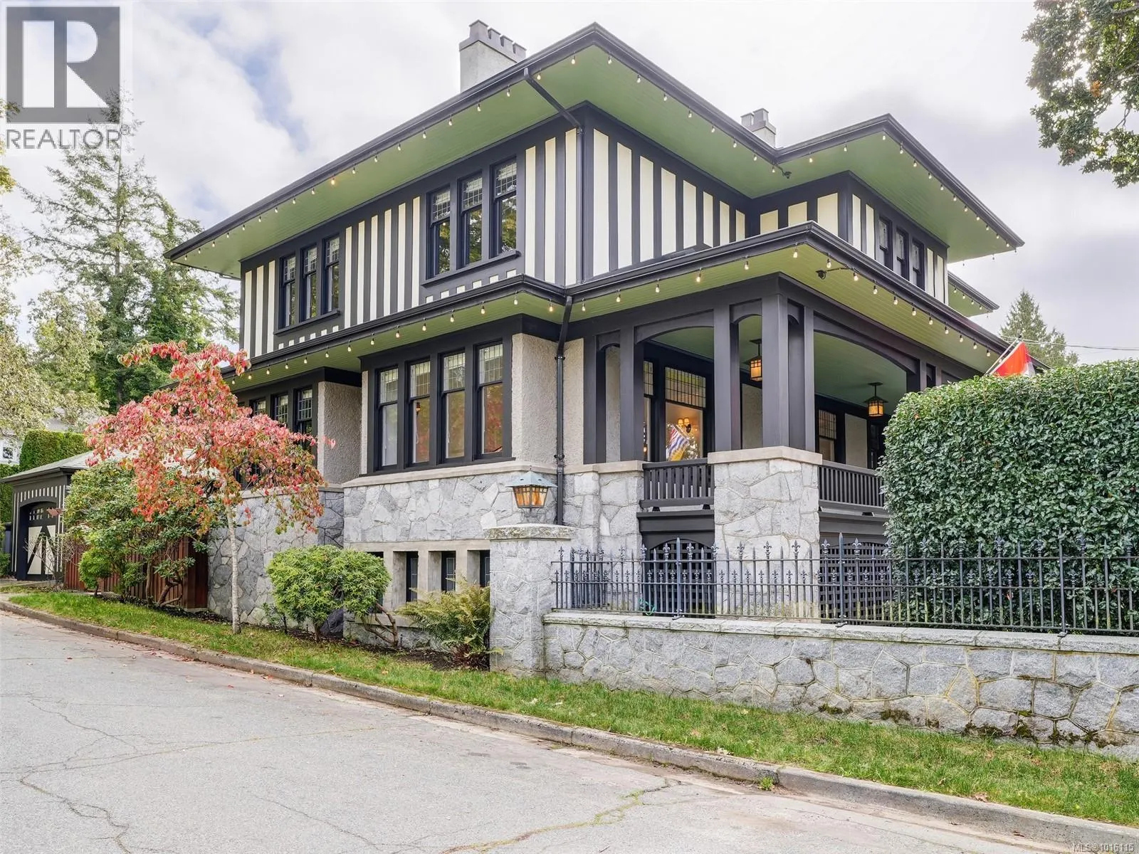 943 St. Charles St