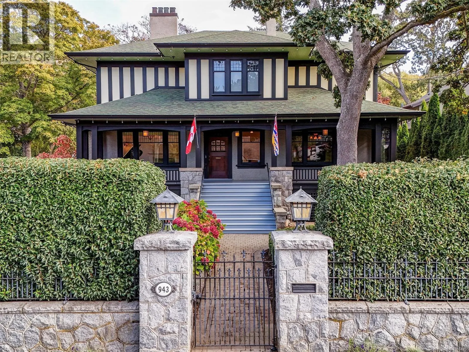 943 St. Charles St