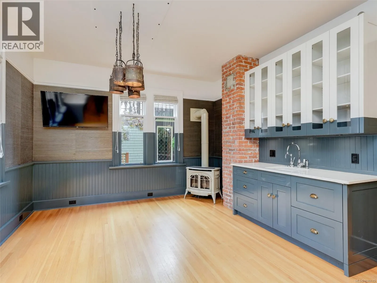 943 St. Charles St