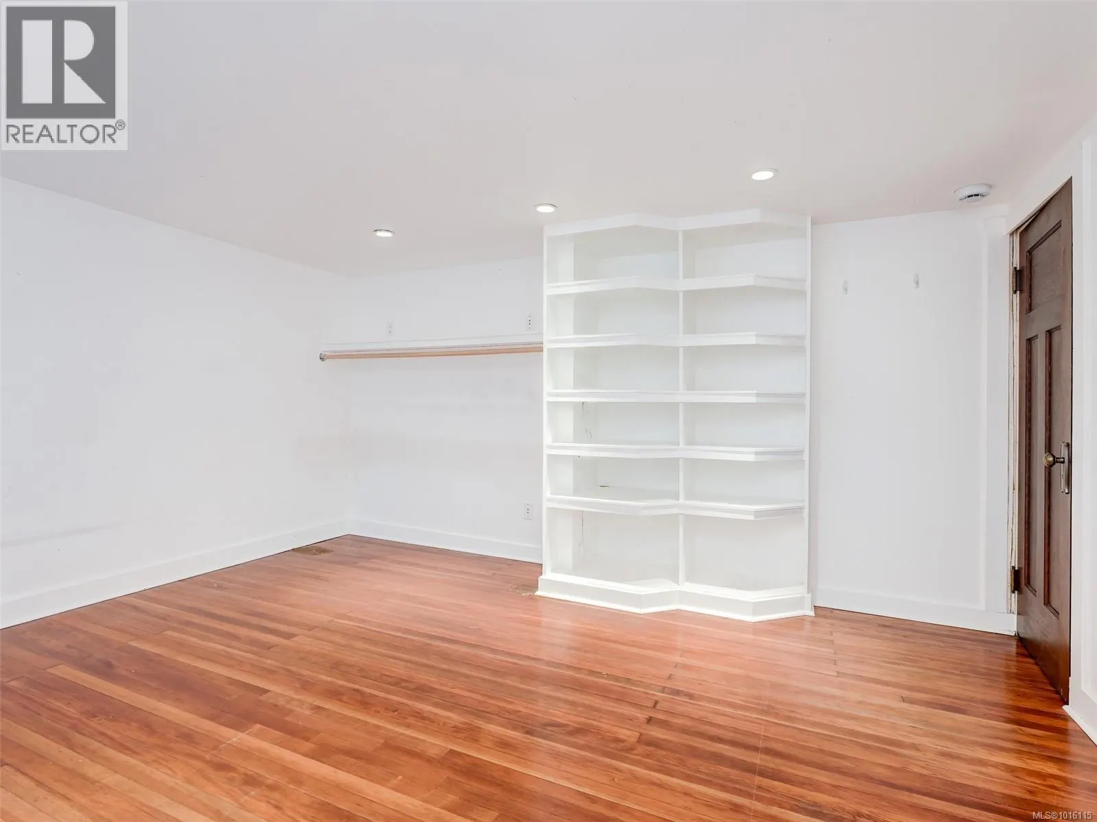 943 St. Charles St