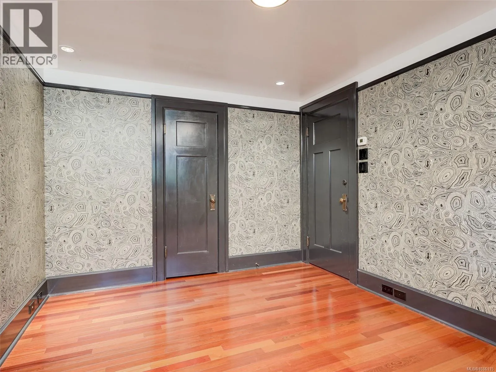 943 St. Charles St