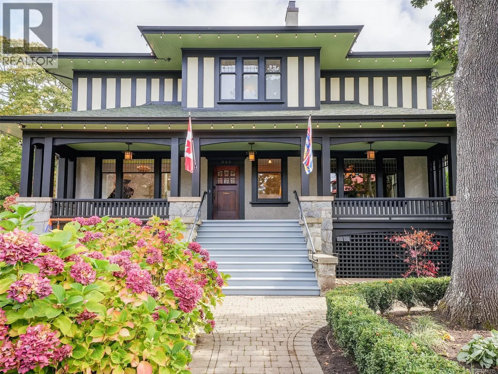 943 St. Charles St