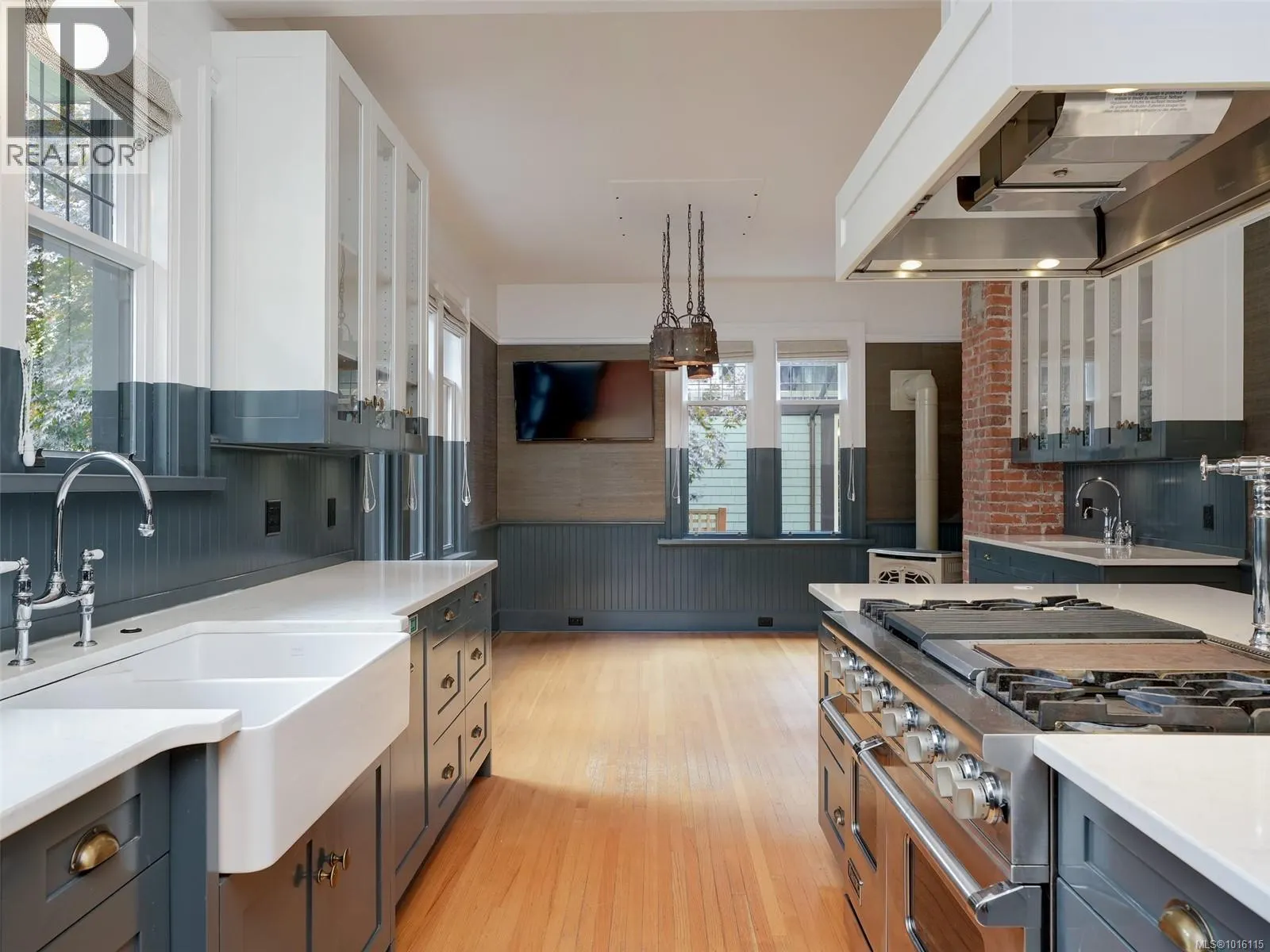 943 St. Charles St
