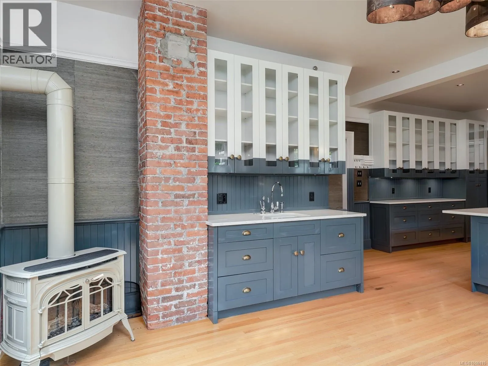 943 St. Charles St