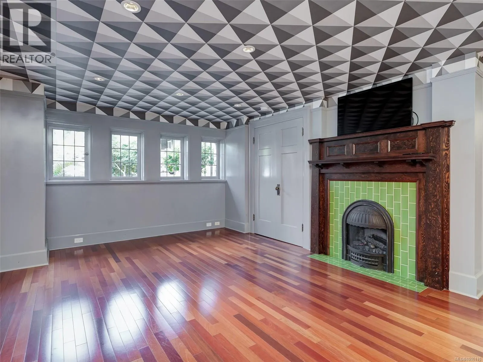 943 St. Charles St